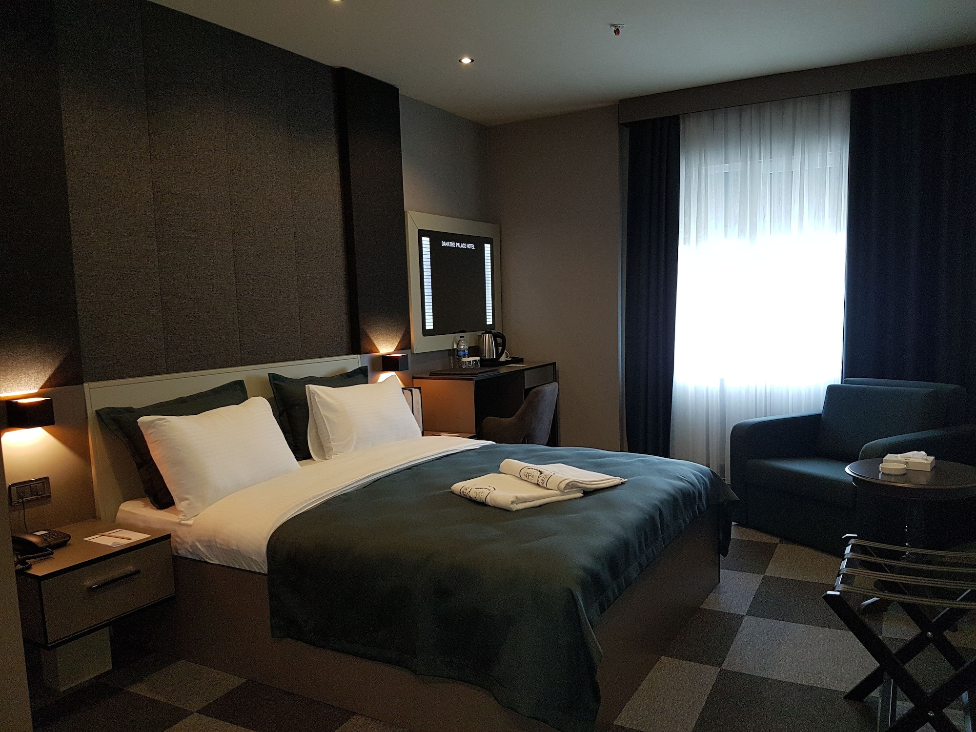 غرفة تنفيذية بسرير كينج بشرفة، Tryp By Wyndham Istanbul Sancaktepe 4/10