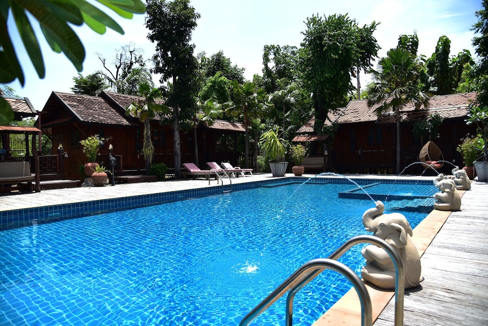 At Home Resort 33/38
