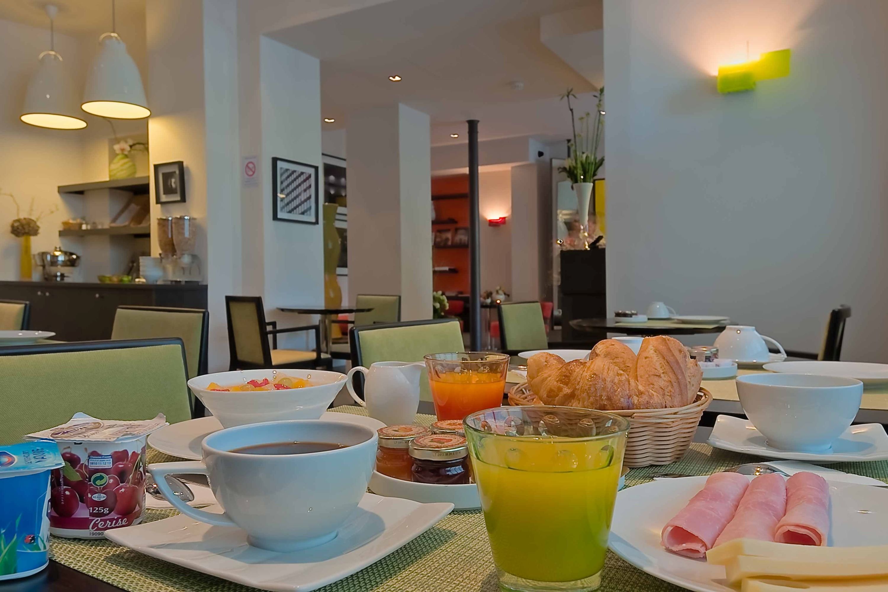 Hotel Marais Bastille 42/49