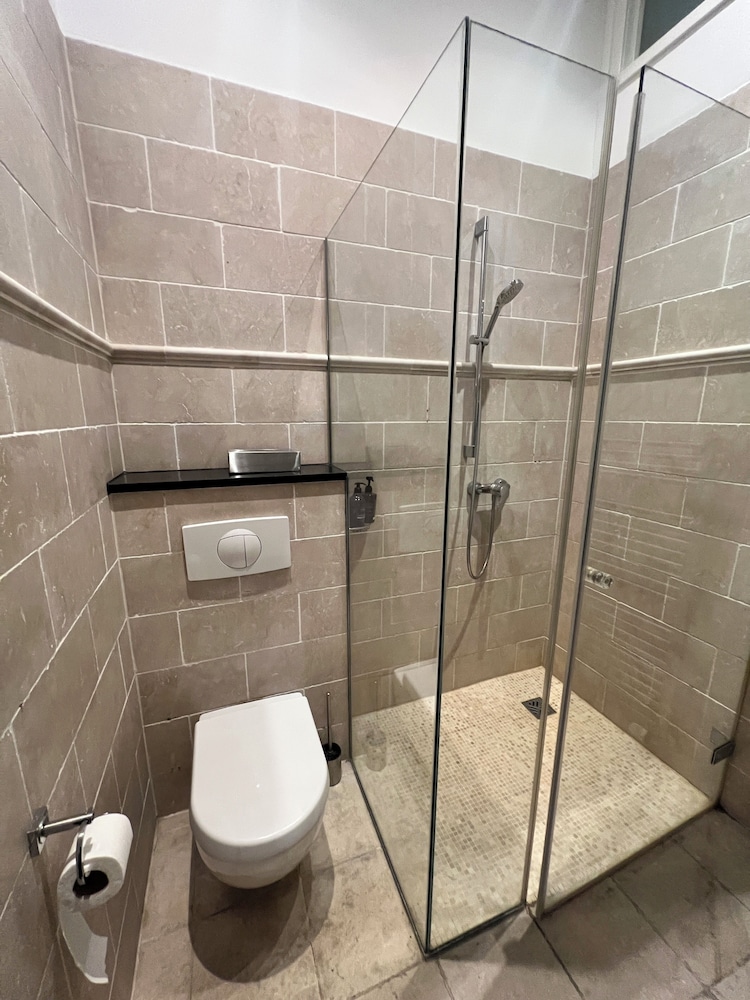 Helvetia Suites 40/52