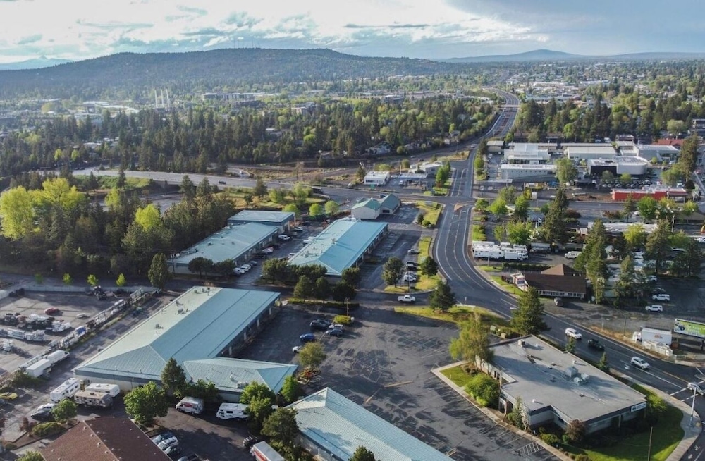 Budget Inn Bend by OYO 38/44