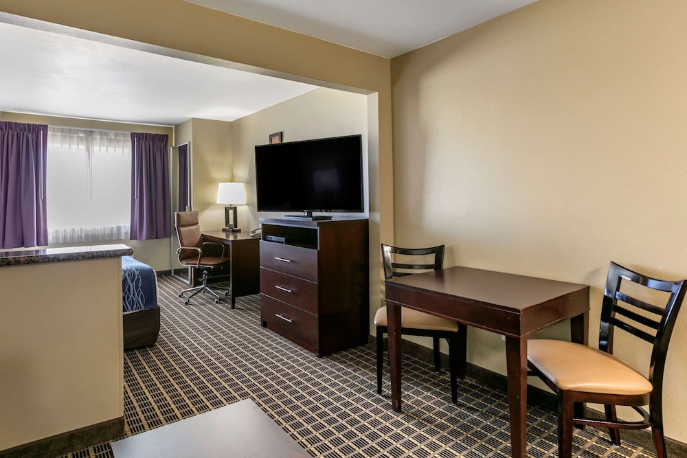 Comfort Inn Fort Collins North 26/32