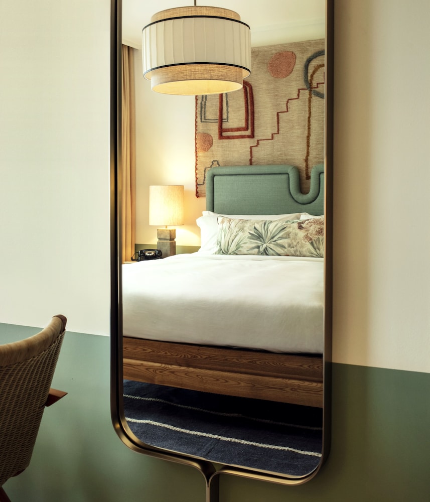 Roomy, King Bed, Bathtub