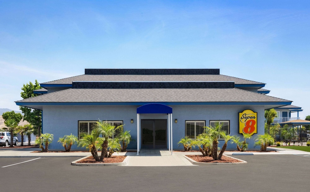 Super 8 By Wyndham Lindsay Olive Tree 11/61