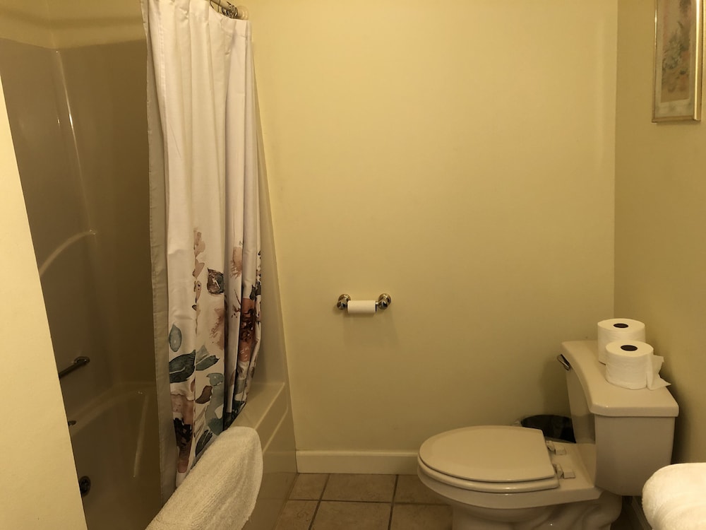 The Abbe House Inn 48/54