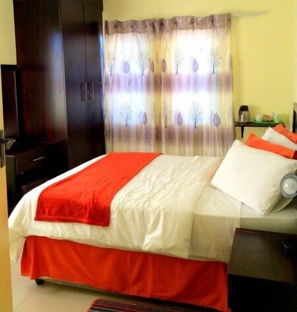 Sharon Avenue Guesthouse 8/17