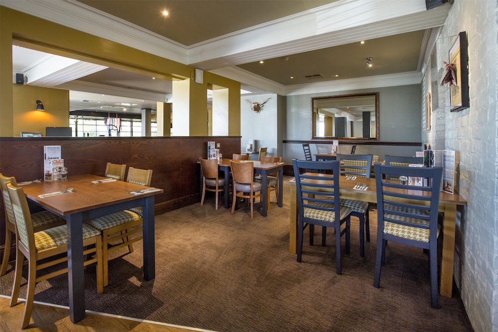 Premier Inn Leeds / Bradford Airport 29/41