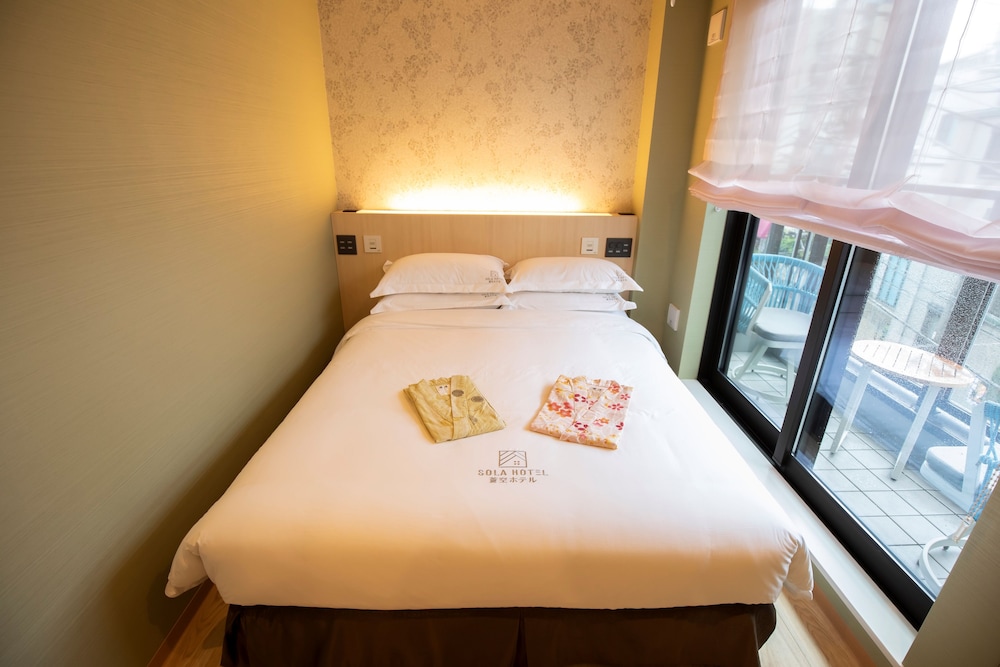 Sola Hotel 11/48