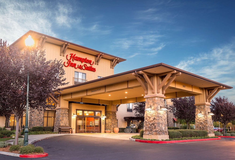Hampton Inn & Suites Windsor - Sonoma Wine Country 1/40