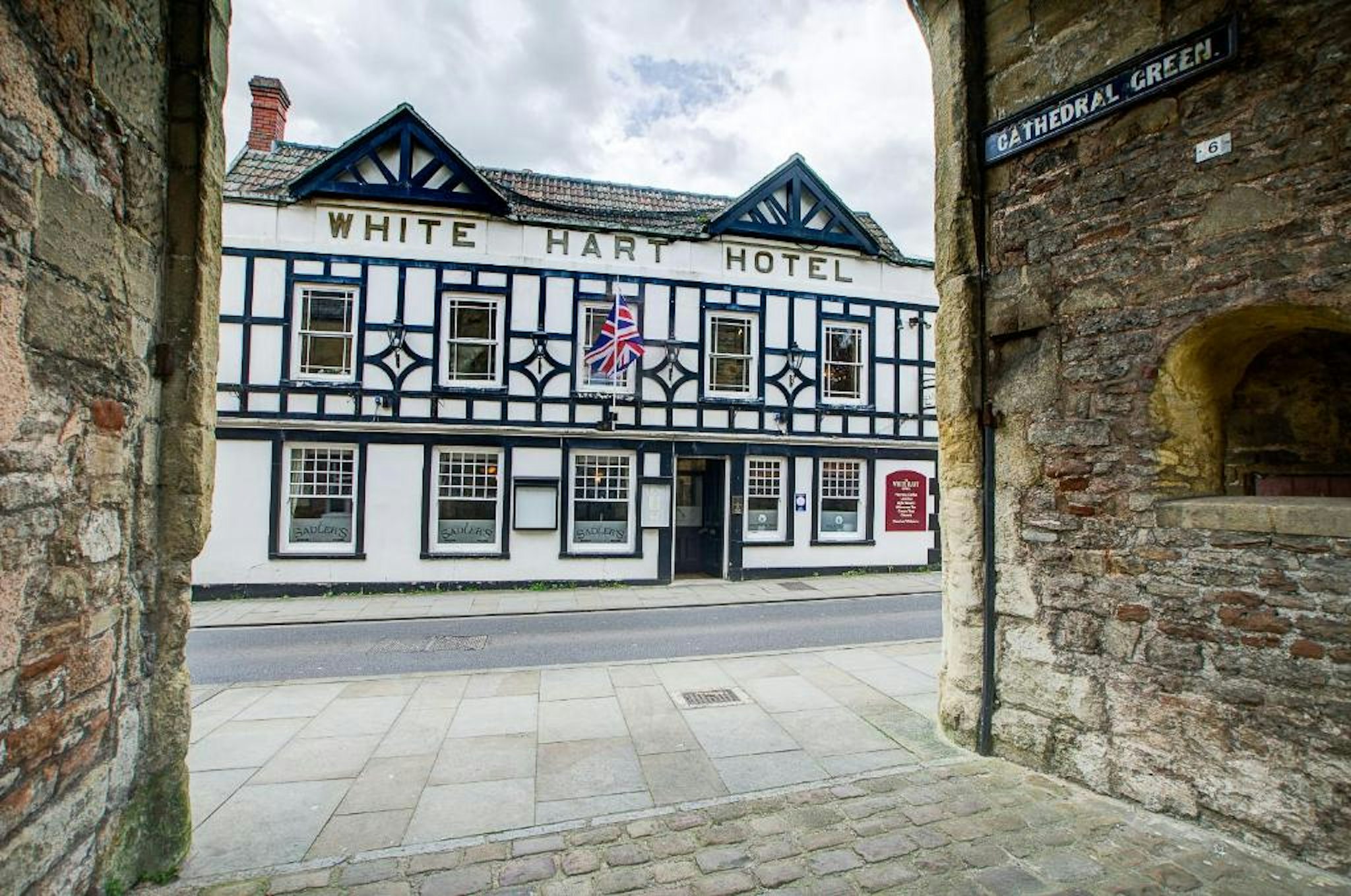 THE WHITE HART HOTEL 46/48