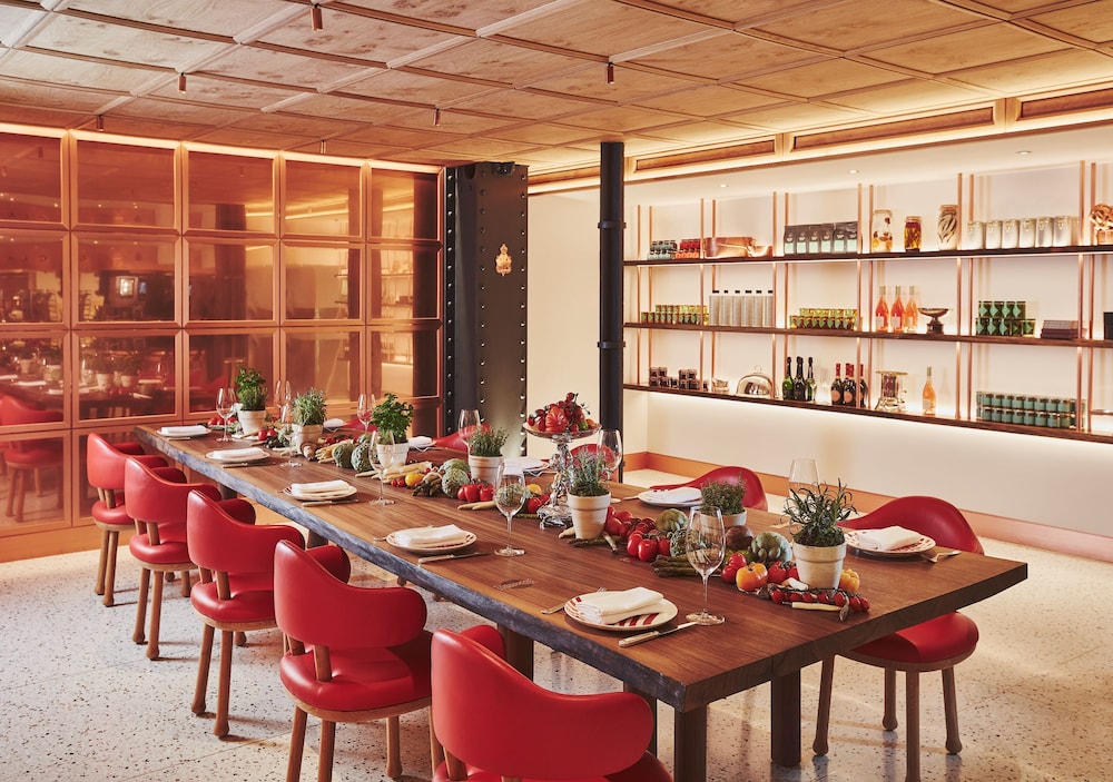 CLARIDGES HOTEL 63/73
