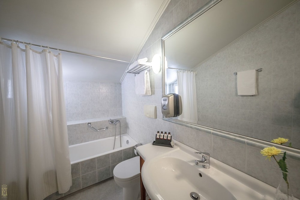 Rex Hotel 23/24