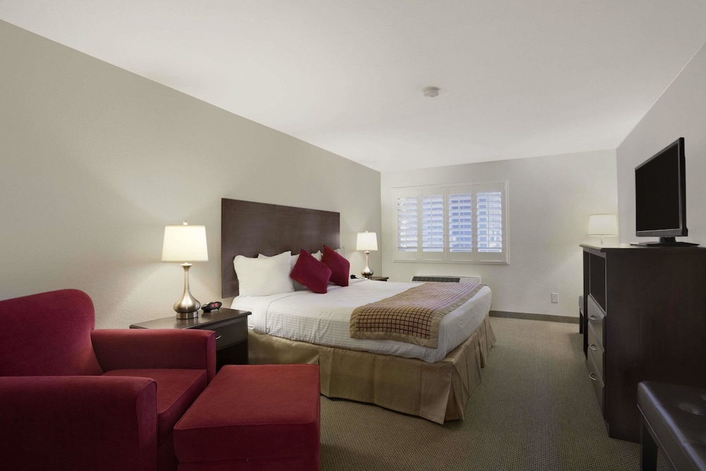 Infinity Inn & Suites 13/30