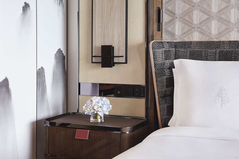 Four Seasons Hotel Hong Kong 19/76