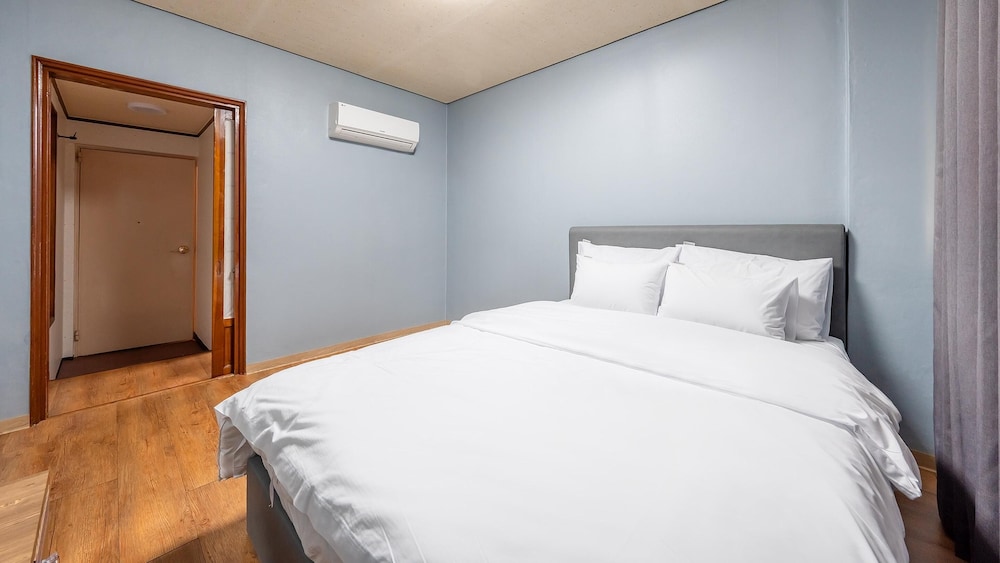 1 BEDROOM, BASIC