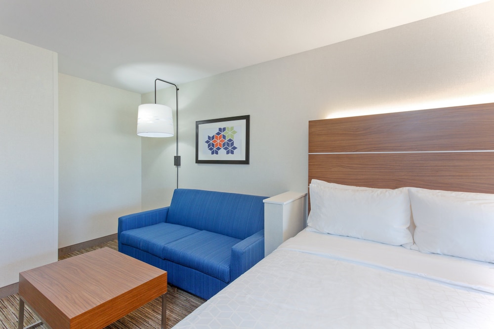 Holiday Inn Express & Suites Elk Grove West I-5 30/51