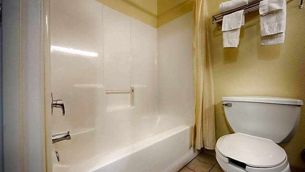 Country Inn & Suites by Radisson, Pickerington, OH 11/47