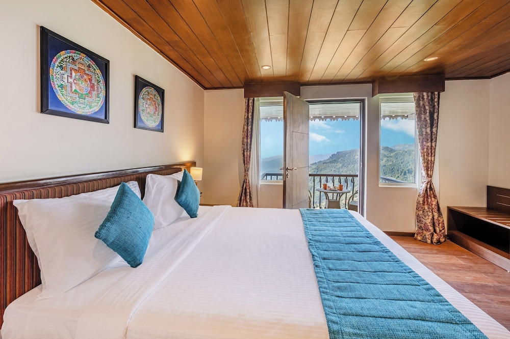 PRIVILEGE, SUITE, VALLEY VIEW, BALCONY