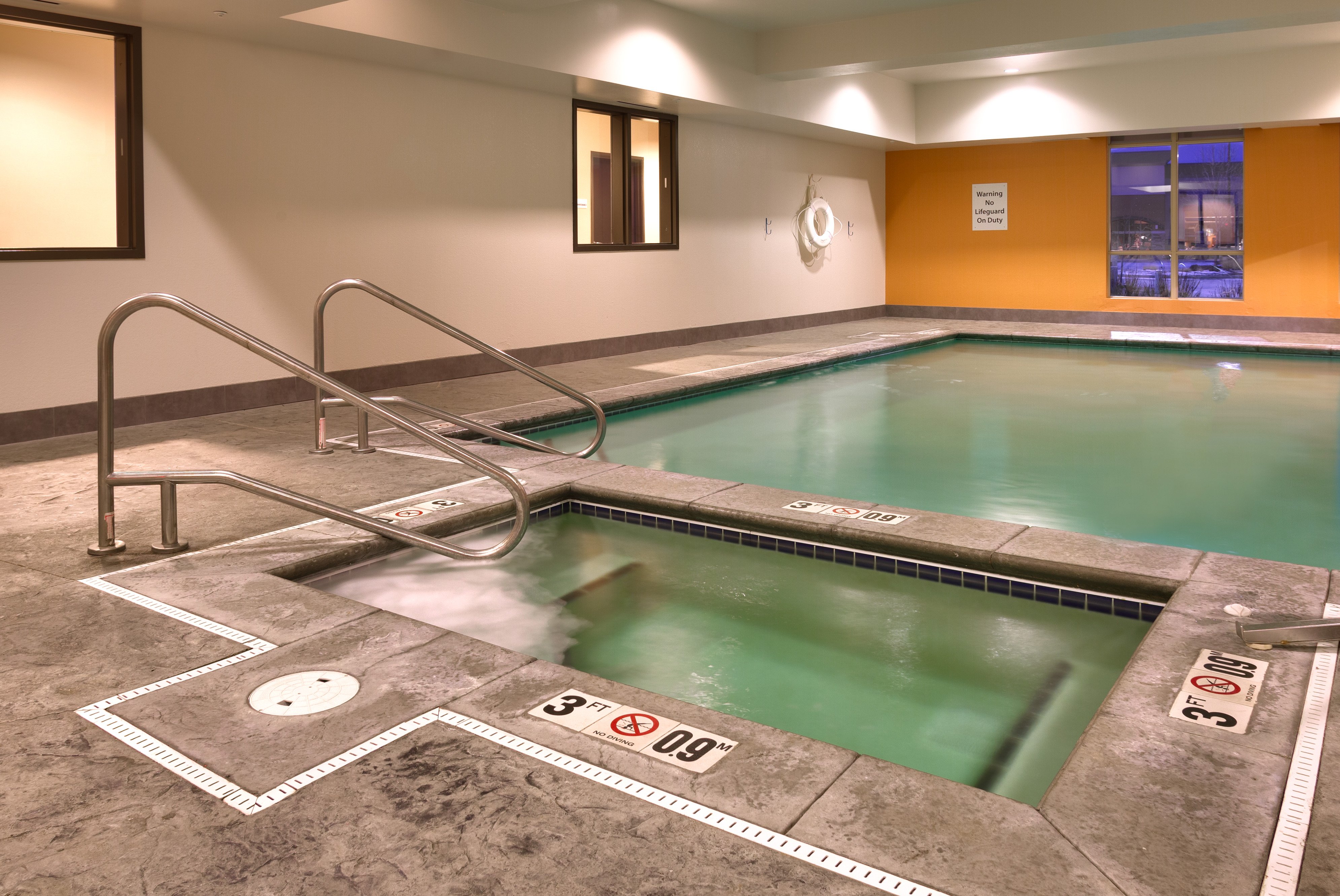 Holiday Inn Express Suites Overland Park 37/60