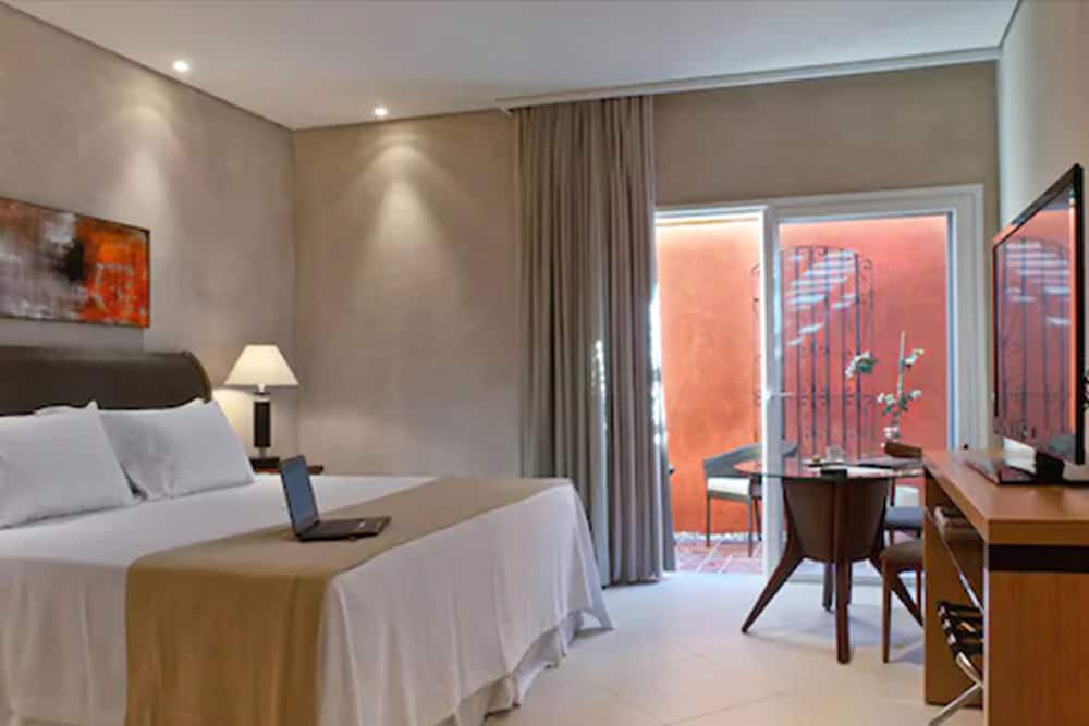 Abayomi Hotel 10/48