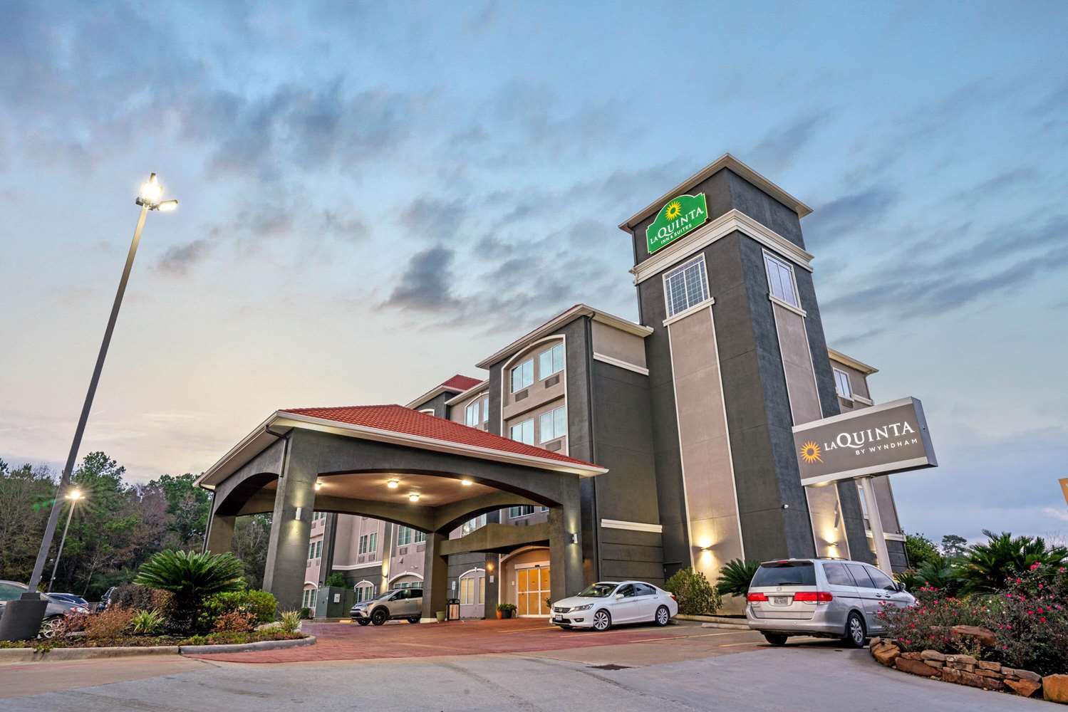 La Quinta Inn & Suites by Wyndham Houston - Magnolia 45/48