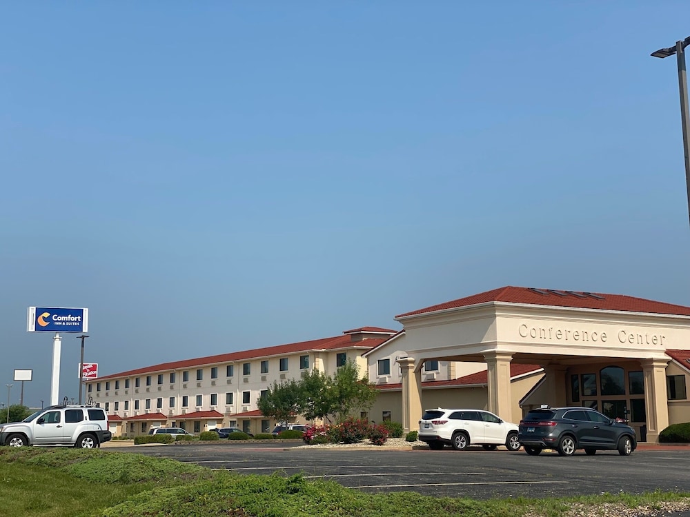 Comfort Inn and Suites At I-74 And 155 3/33