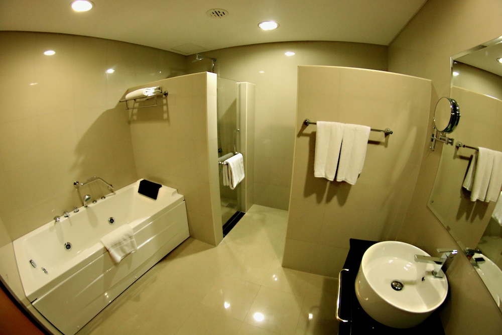 Diva Hotel 50/50