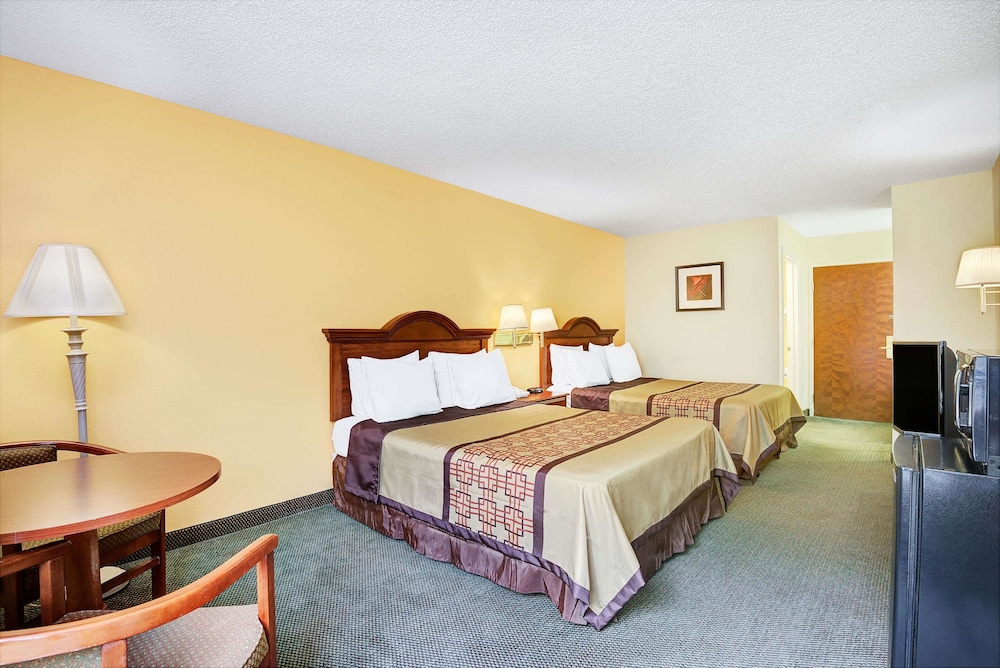 Days Inn By Wyndham Burlington East 16/31
