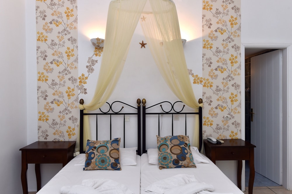 Afrodite Hotel 5/80
