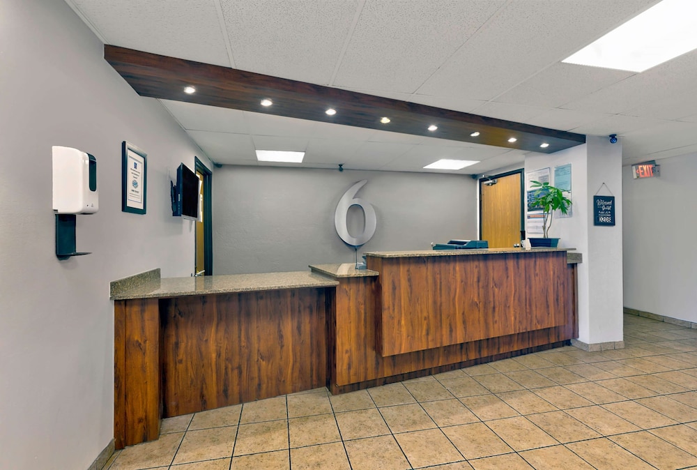Lobby at Motel6 Oak Creek, WI, OAK CREEK - WI