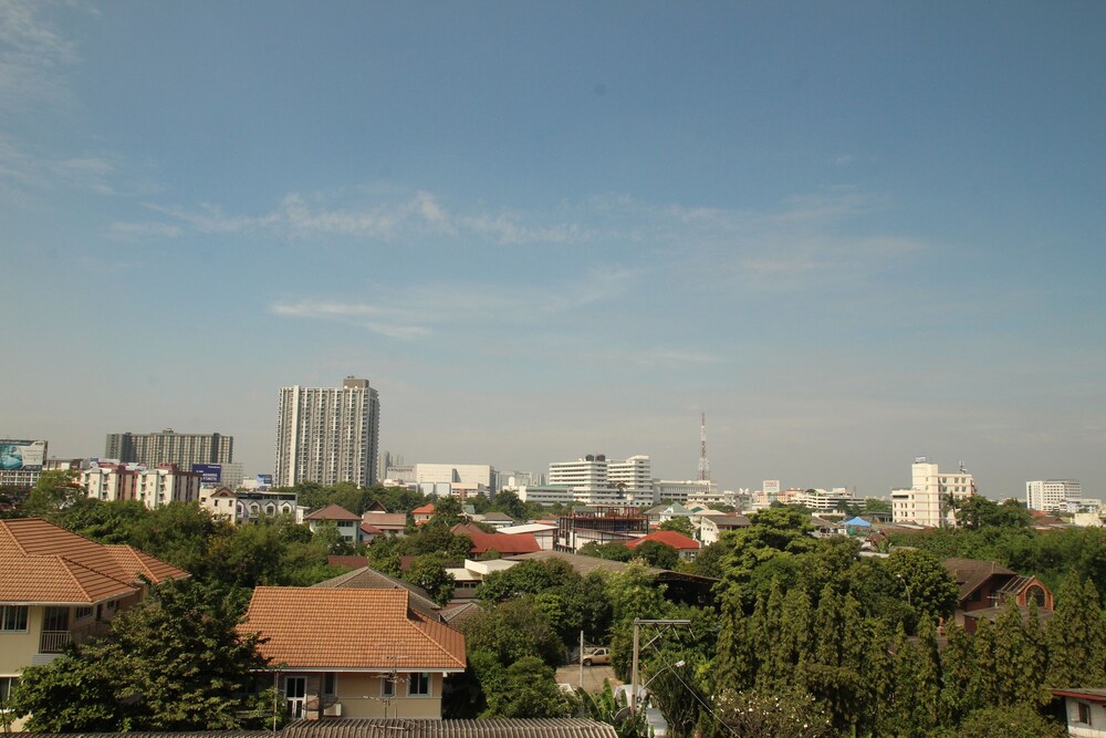 Regent Ngamwongwan 54/61
