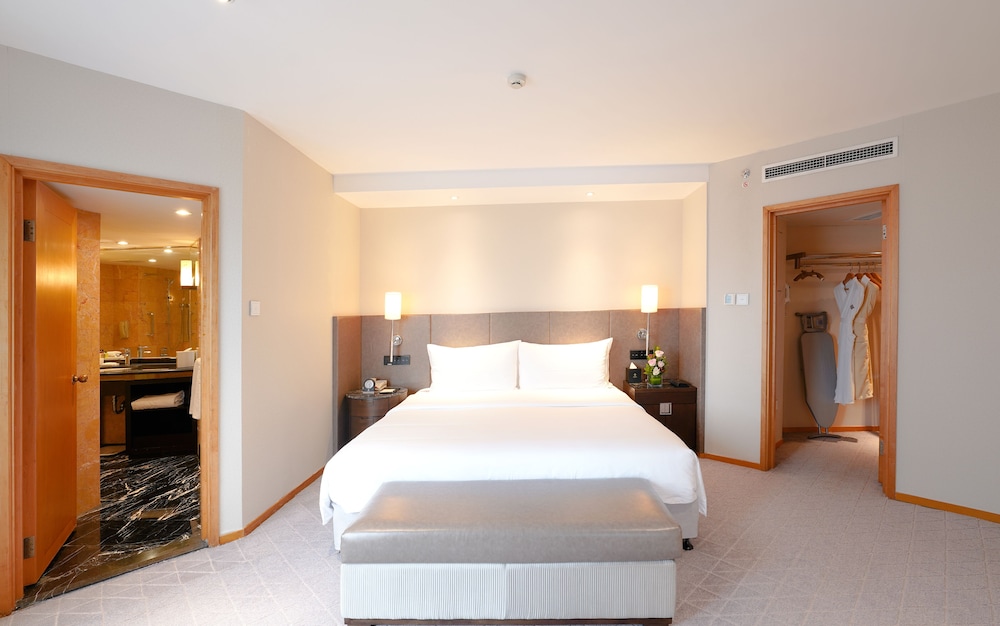 Tower, Luxury, Suite, King Bed