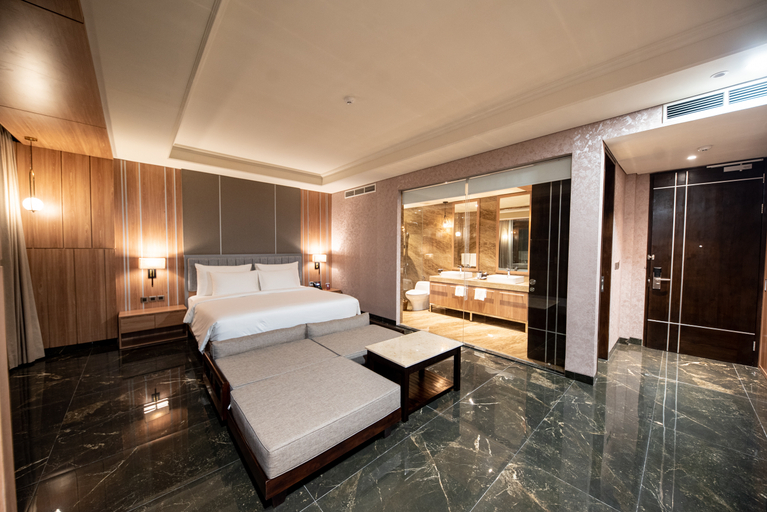 Presidential, Suite, Gazebo, Hot Tub
