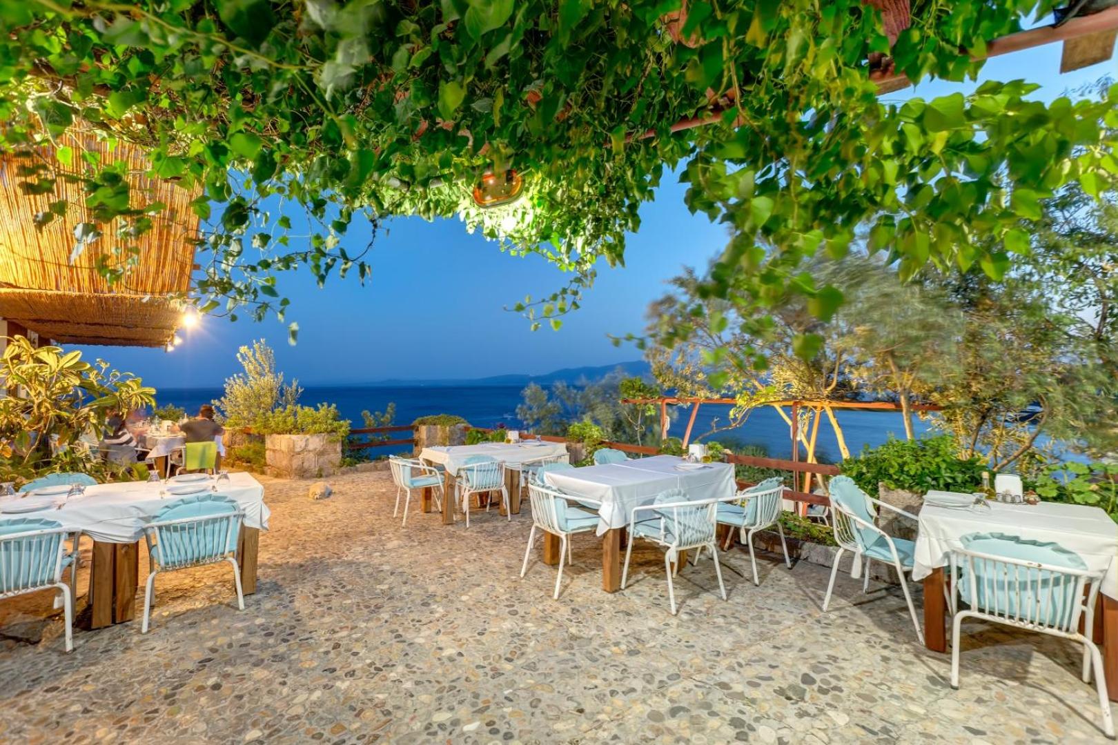 Assos Terrace Hotel 31/37