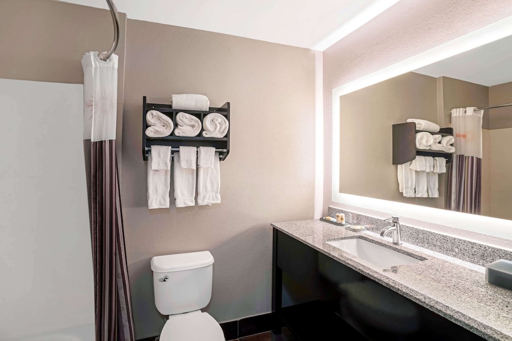 La Quinta Inn & Suites by Wyndham Lebanon 36/37