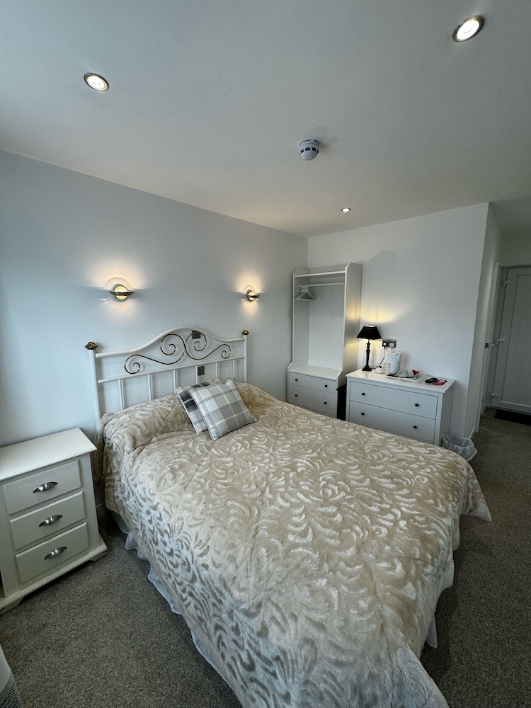 The Chequers Inn 13/50