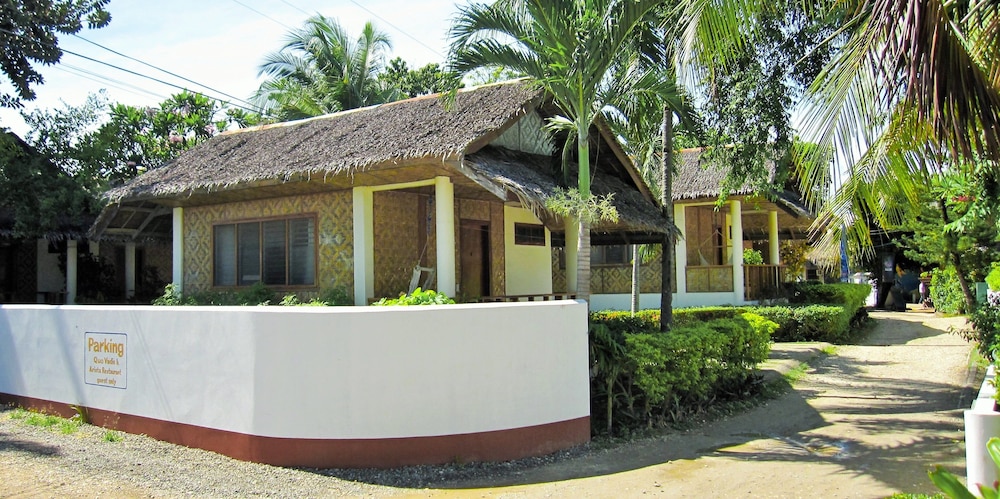 Quo Vadis Dive Resort 12/77