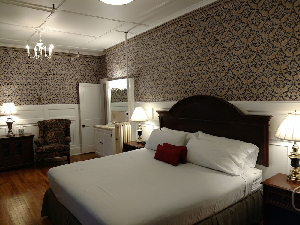 Thayers Inn 25/68