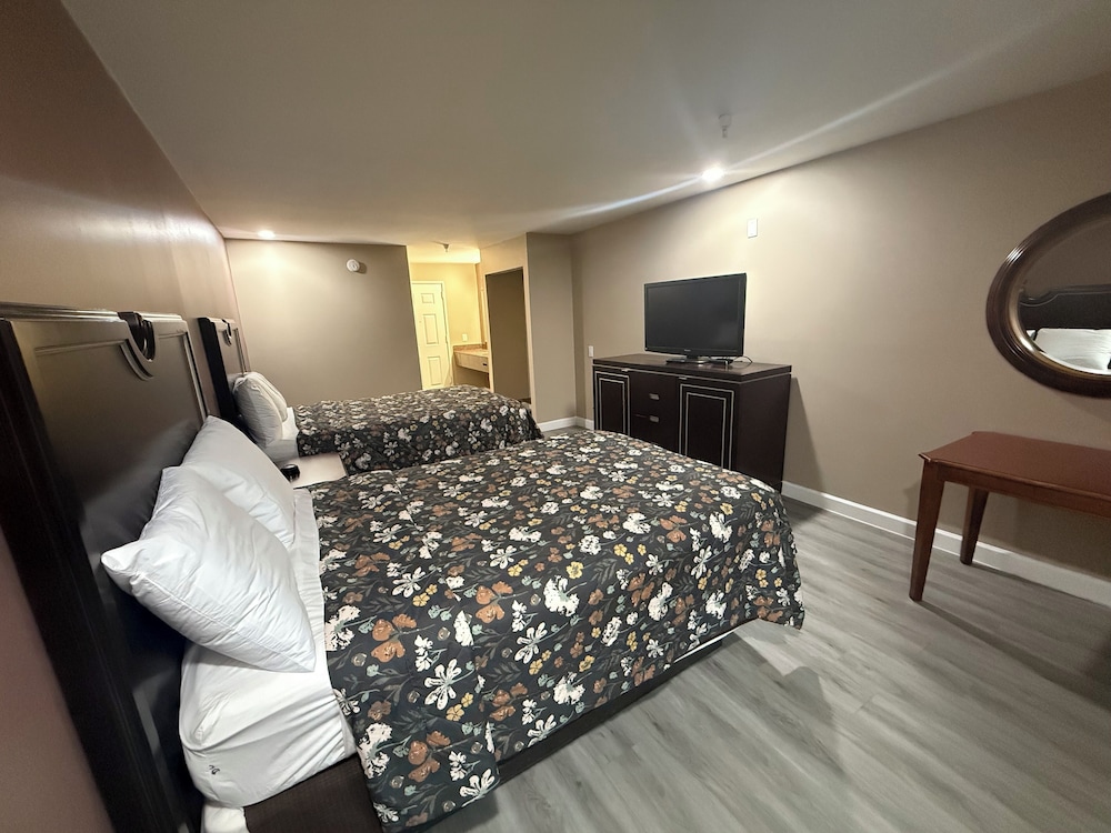Magnolia Bay Hotel and Suites 6/19