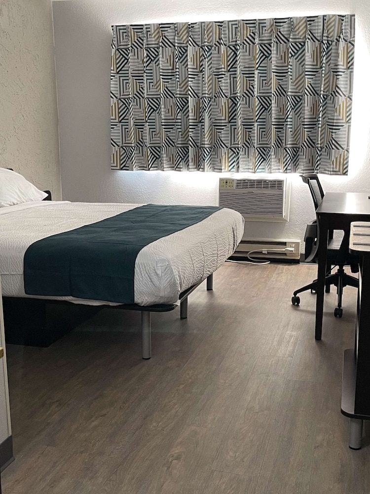 Motel6 Green Bay, WI - Lambeau 22/32