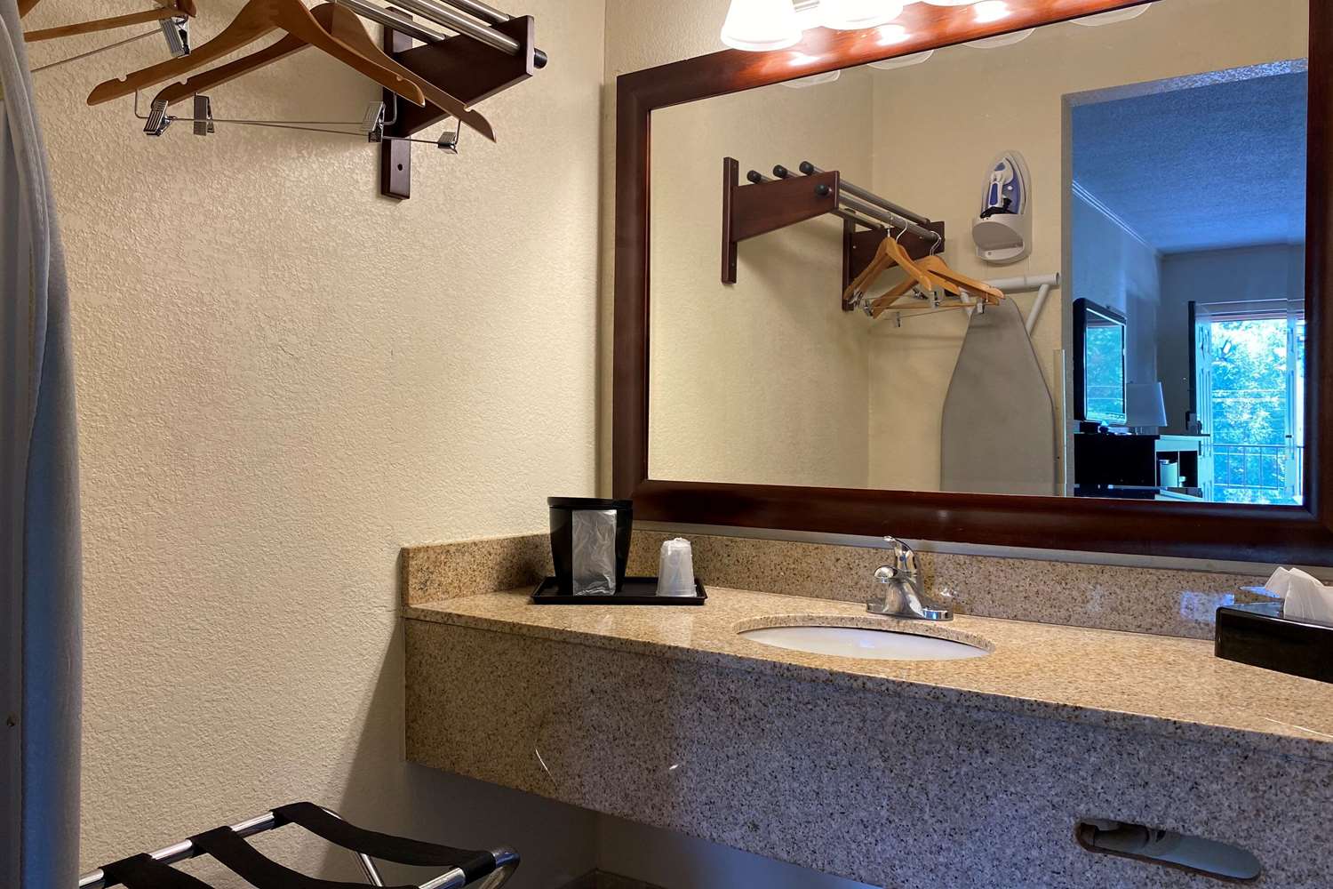 Econo Lodge Forest City 7/7