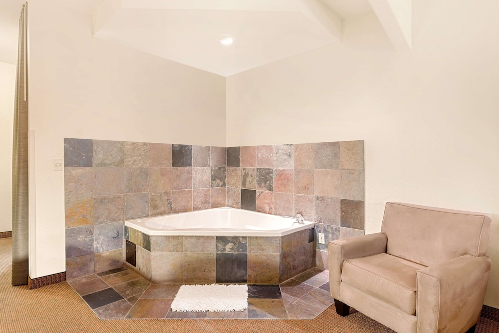 Best Western Plus Ellensburg Hotel 37/47
