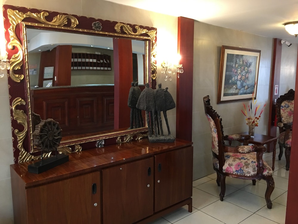 Hostal Mitad Del Mundo 6/69