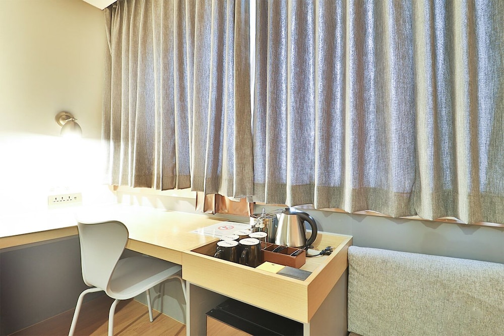 Bay Hound Hotel 62/70