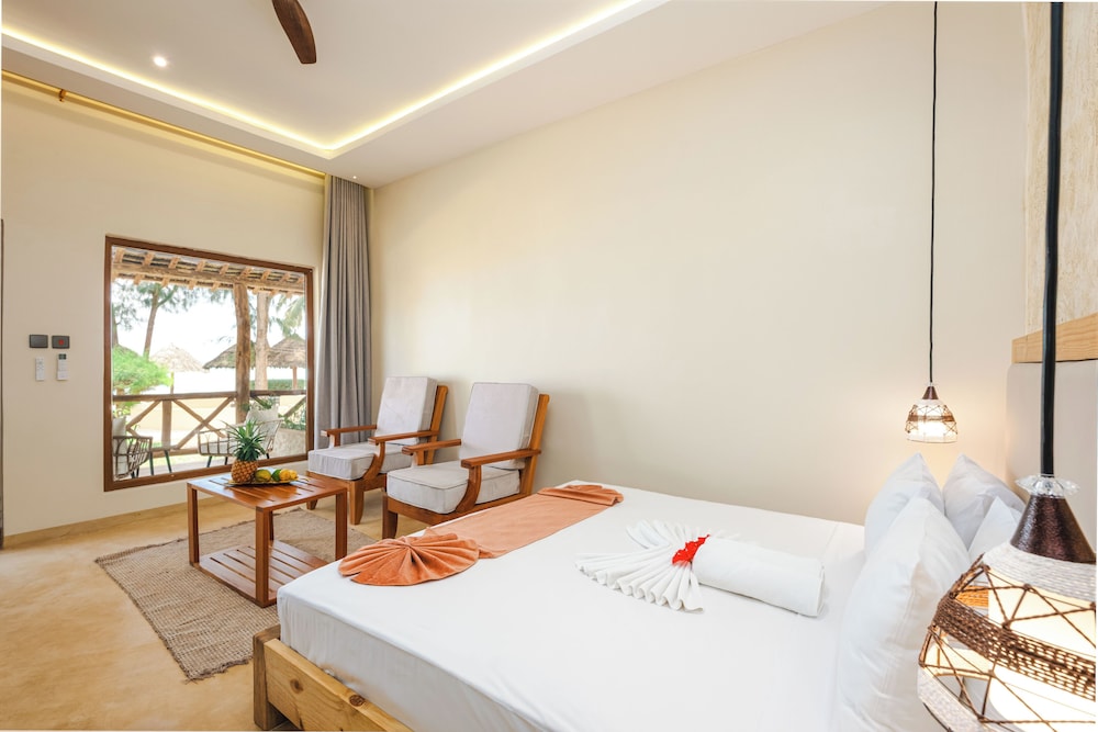 LUXURY, DOUBLE BED, OCEAN FRONT