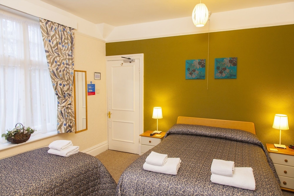 Gatwick Turret Guest House 27/45