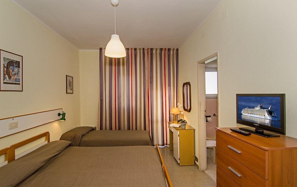 HOTEL LAURIN 33/46