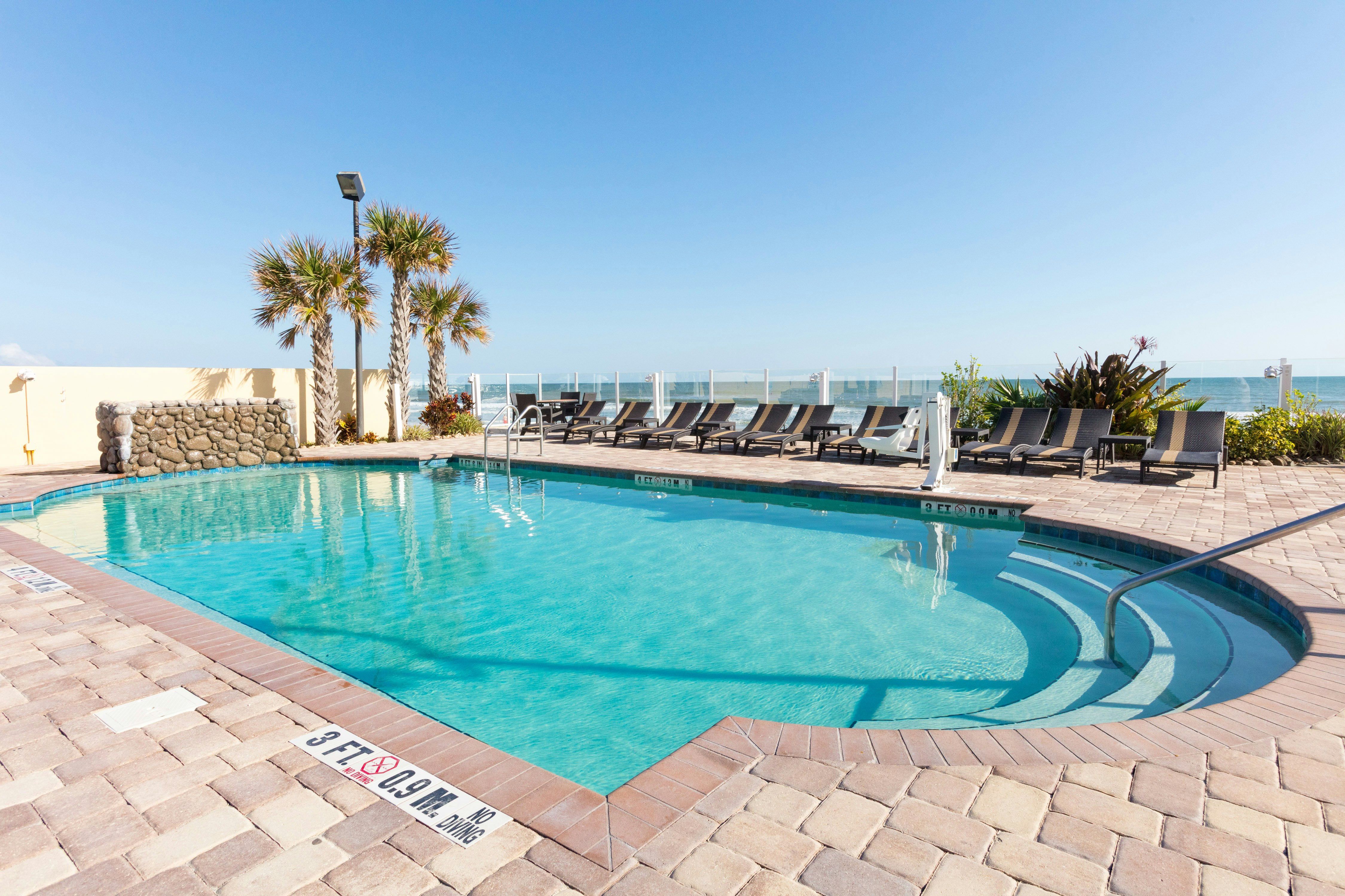 Hampton Inn Daytona Beach Beachfront 32/56