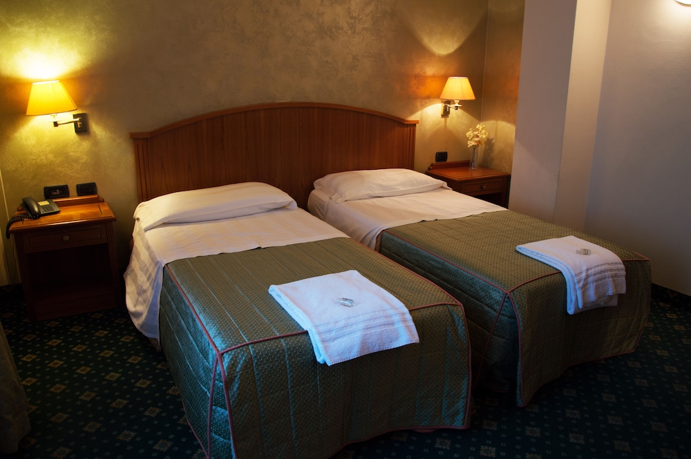 CLASSIC, TWIN BEDS