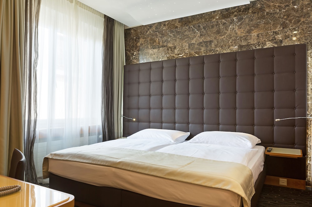 HOTEL ST GOTTHARD 52/84